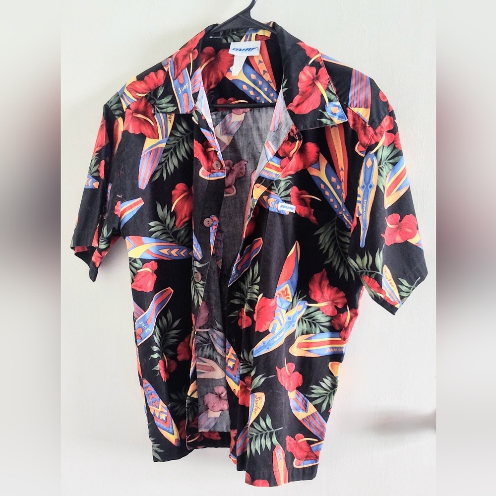 MURF mens size medium short sleeve Hawaiian shirt. Button up closure. Cotton.